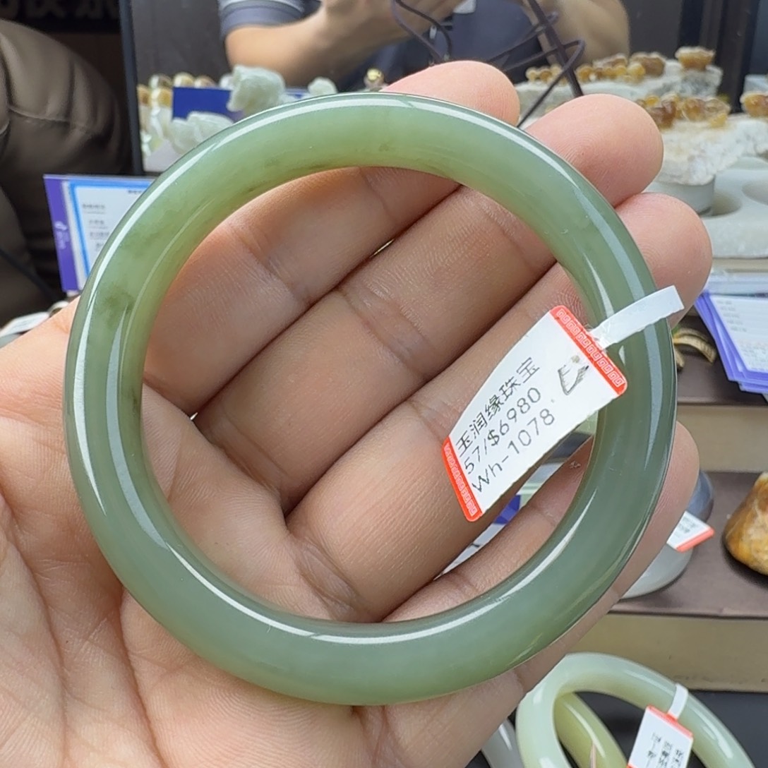 和田玉未镶嵌手镯