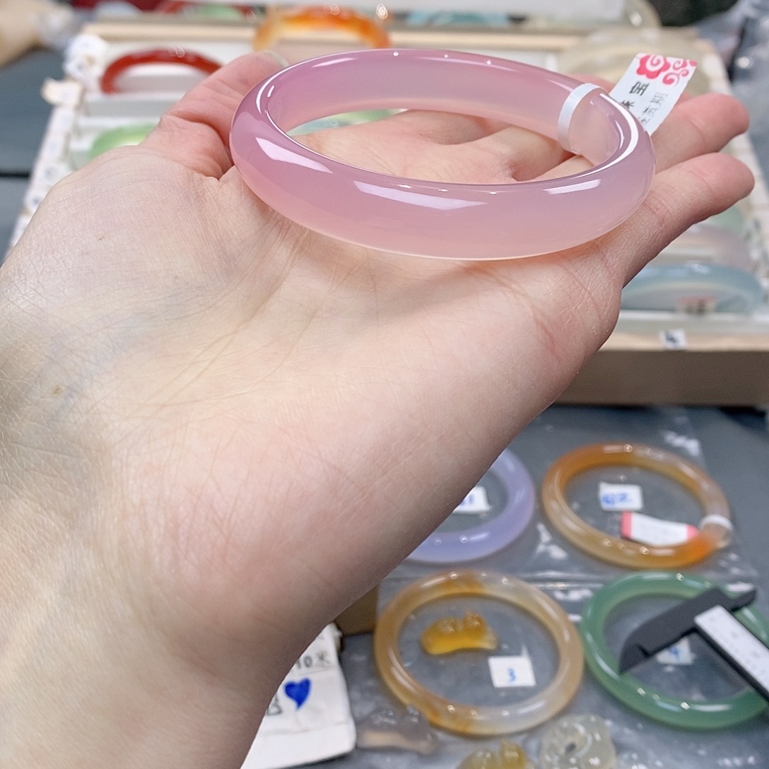 玛瑙/玉髓手镯未镶嵌@***.