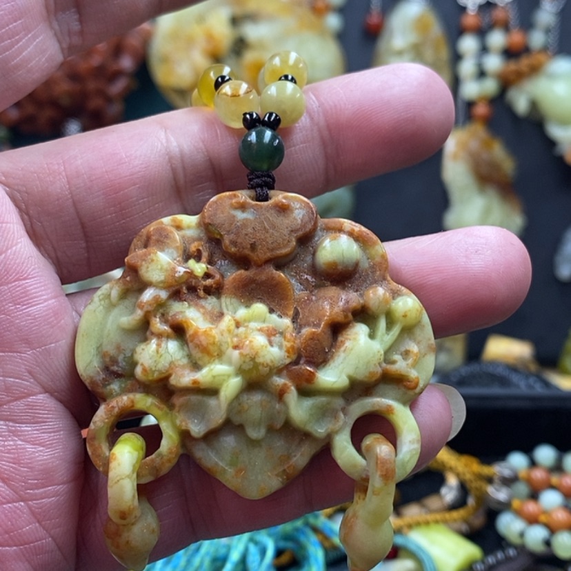 【闪购商品】蛇纹石玉吊坠未镶嵌