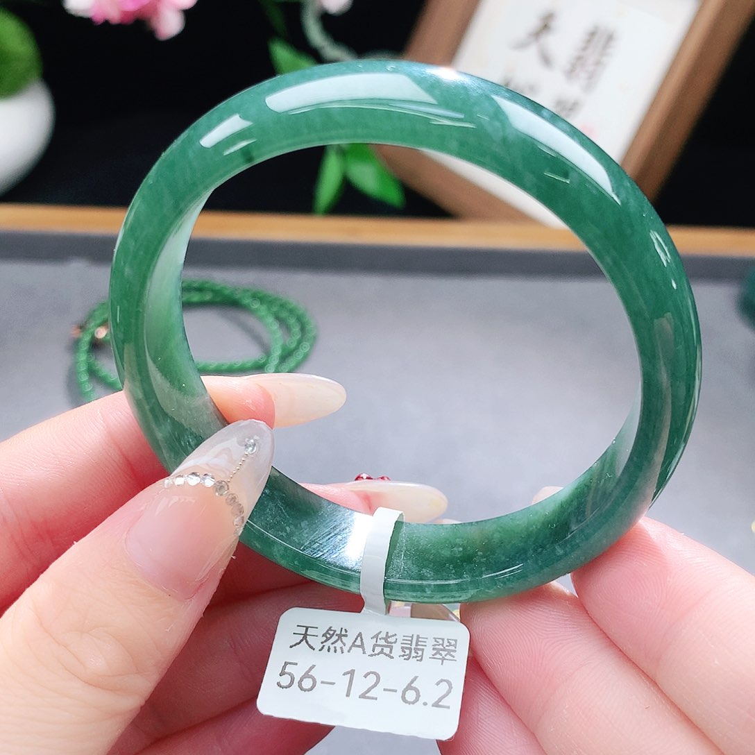 翡翠手镯（圆镯）未镶嵌