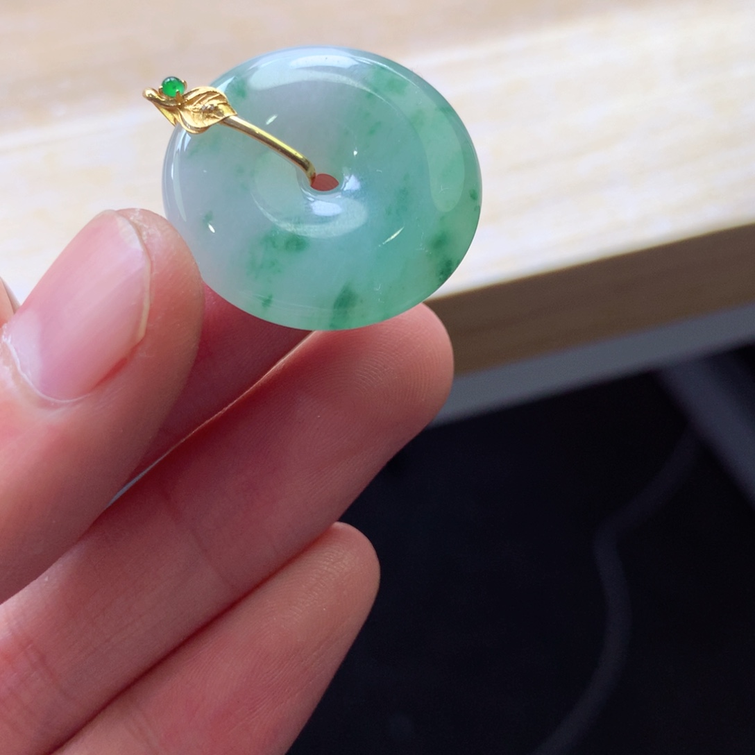 翡翠颈饰18K金镶嵌吊坠