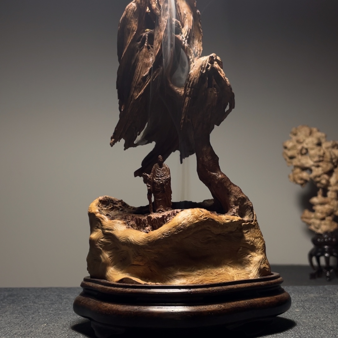 在***量木质荔枝木香炉工艺品