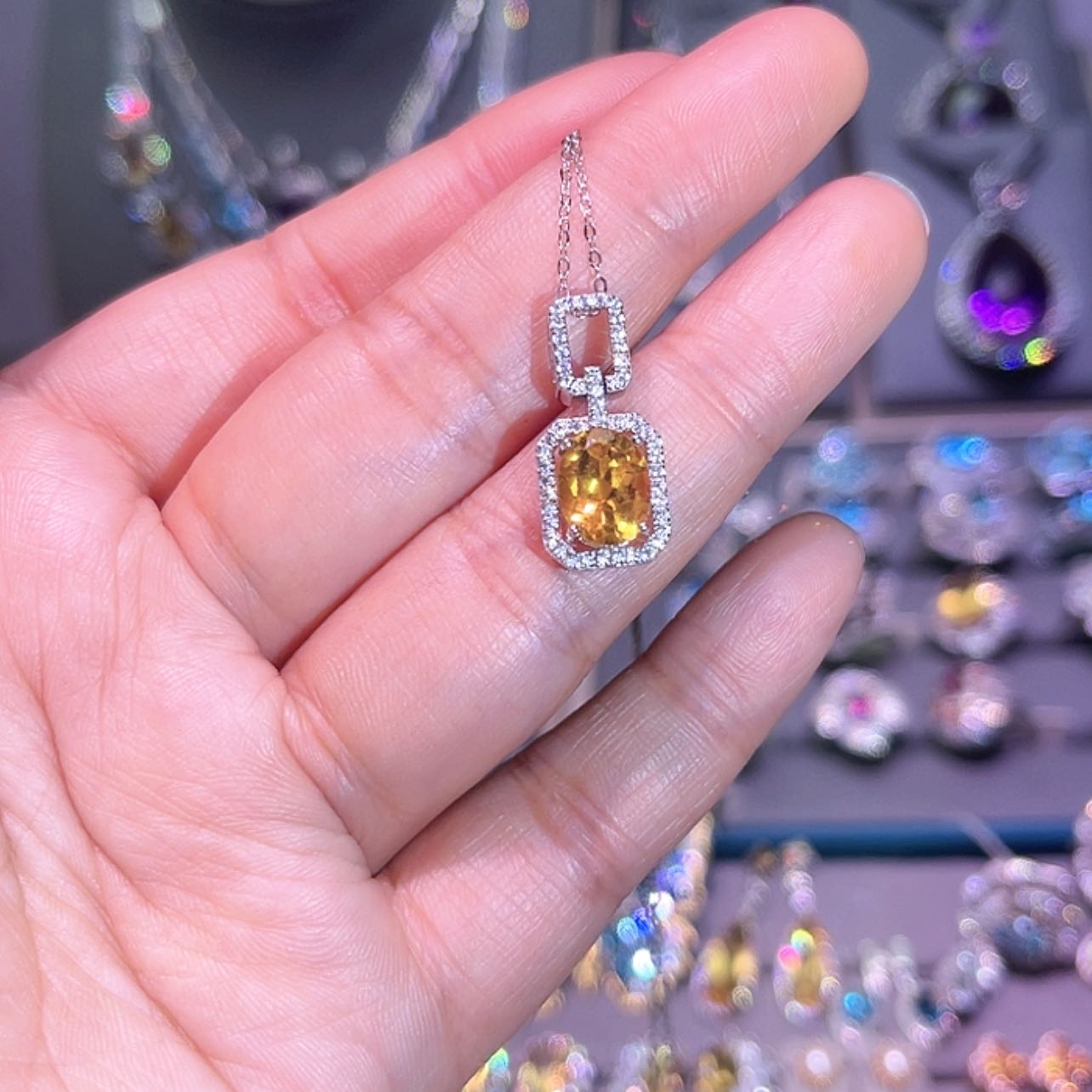 【闪购商品】黄晶吊坠(赠链)银S925镶嵌