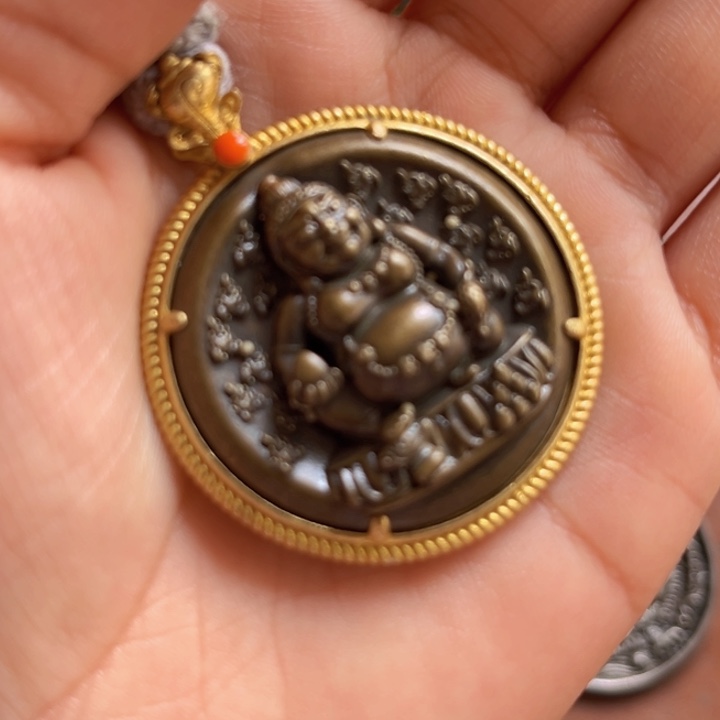 颈饰琉璃水****峙喜欢的朋友