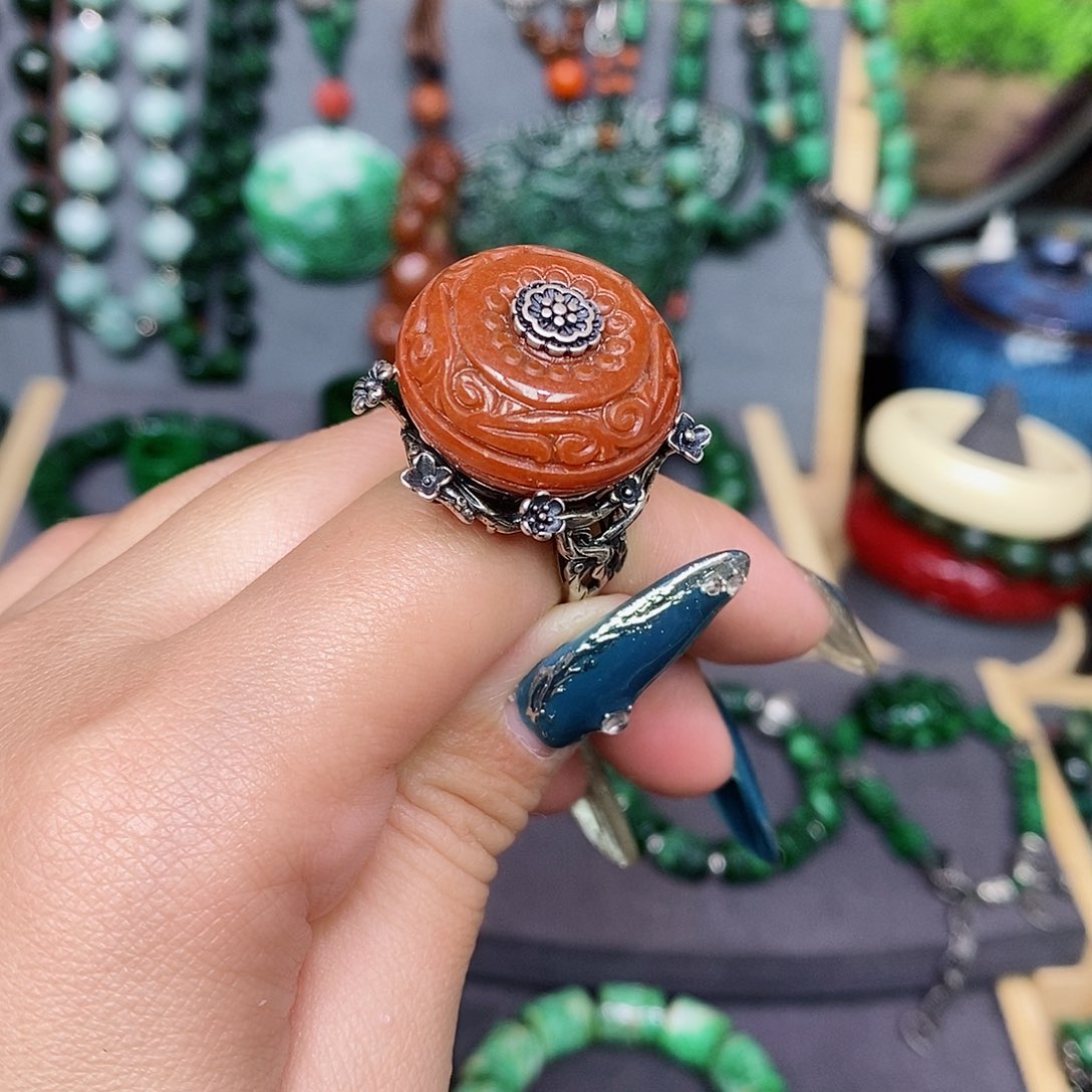 翡翠戒指银S925镶嵌跑****渣漂亮美眉