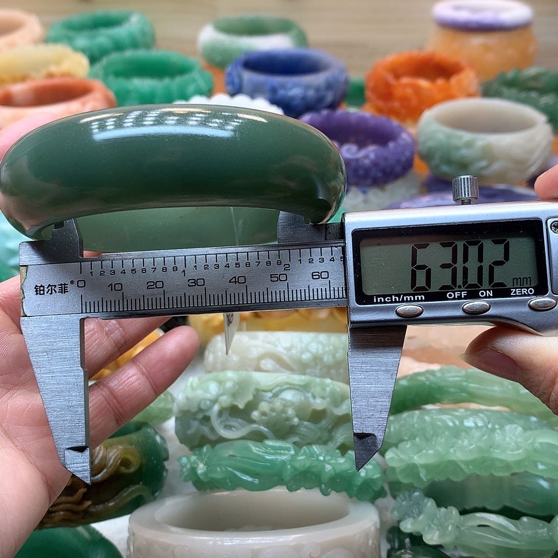 未镶嵌手镯石英质玉