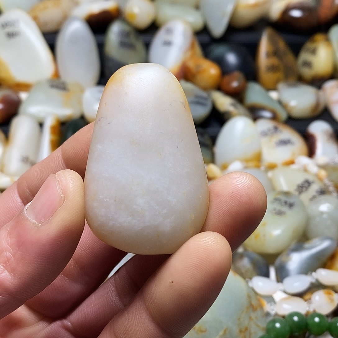 和田玉颈饰未镶嵌吊坠