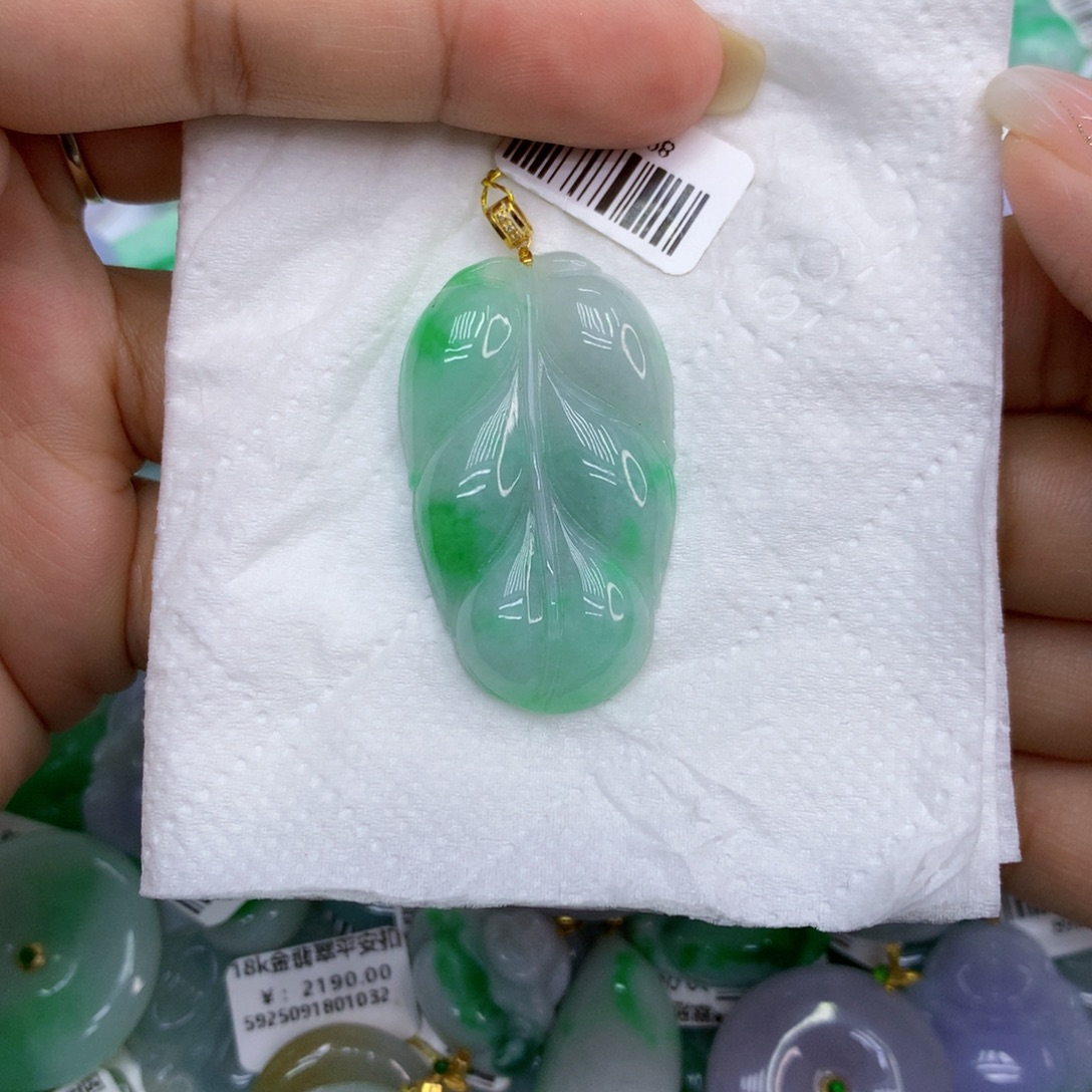 翡翠18K金镶嵌颈饰