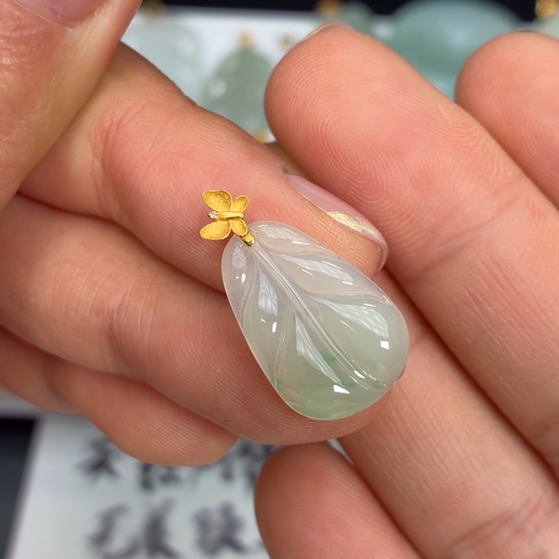 翡翠18K金镶嵌颈饰