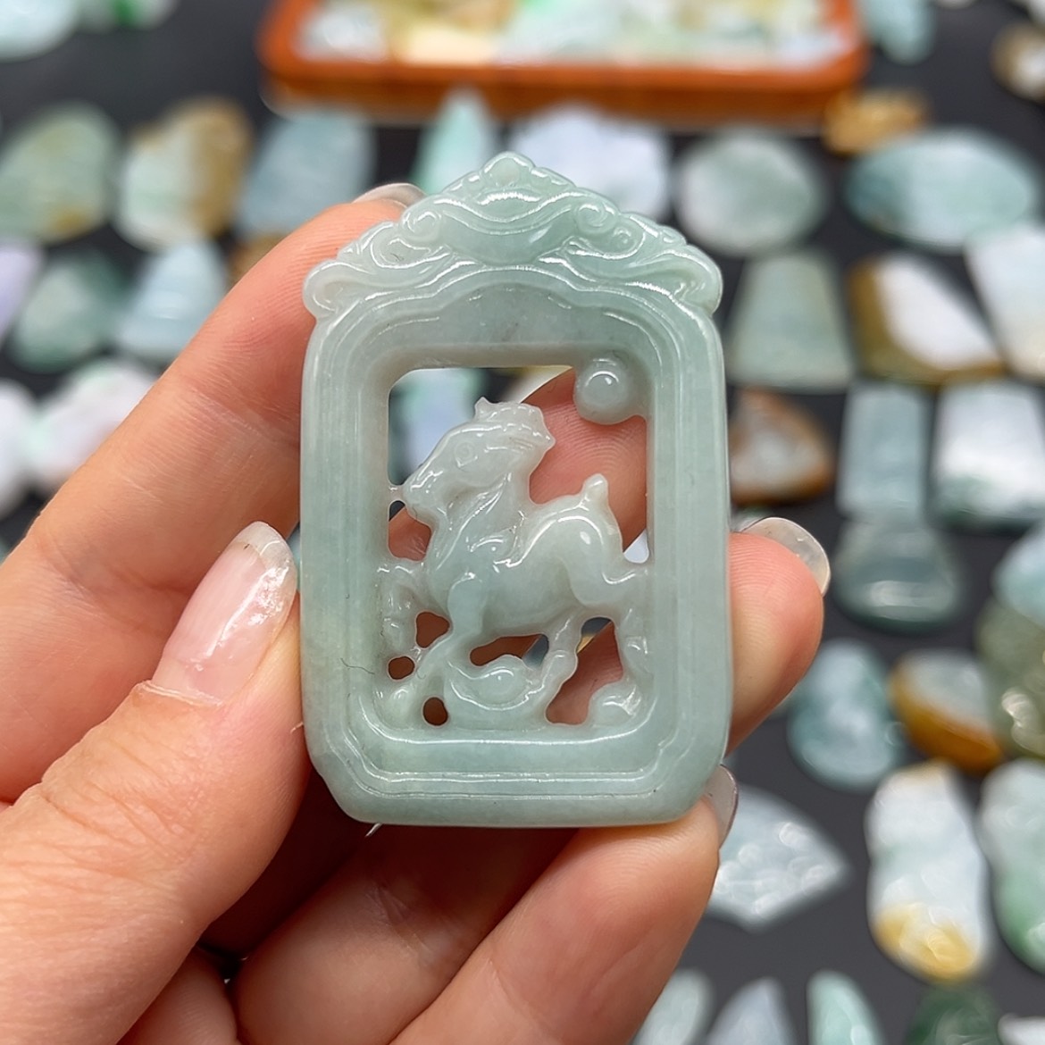 【闪购商品】翡翠颈饰未镶嵌羊牌