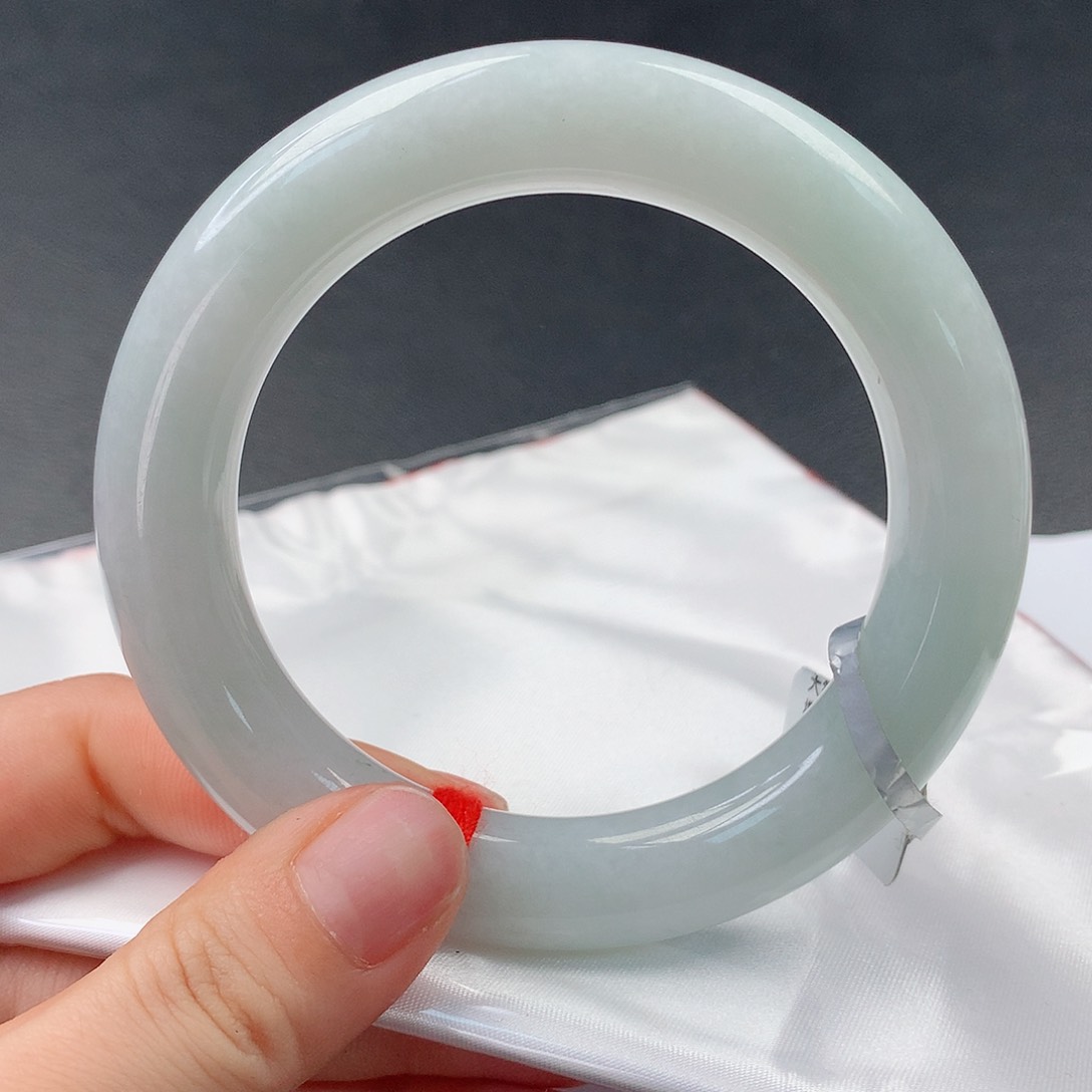 翡翠手镯未镶嵌135圆58