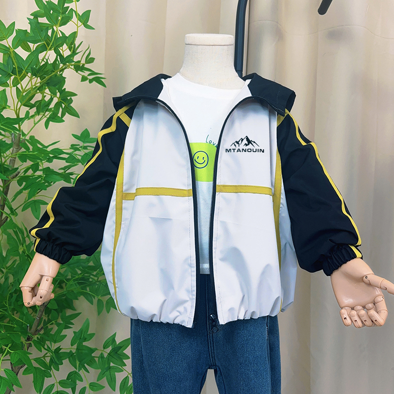 男童冲锋衣春秋款2025秋季新款童装女孩洋气时尚撞色儿童连帽外套