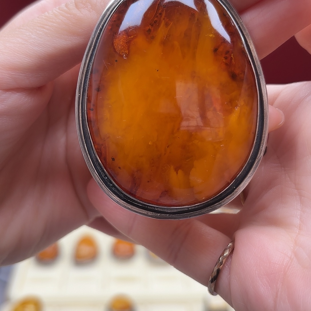 琥珀裸石未镶嵌11吊坠