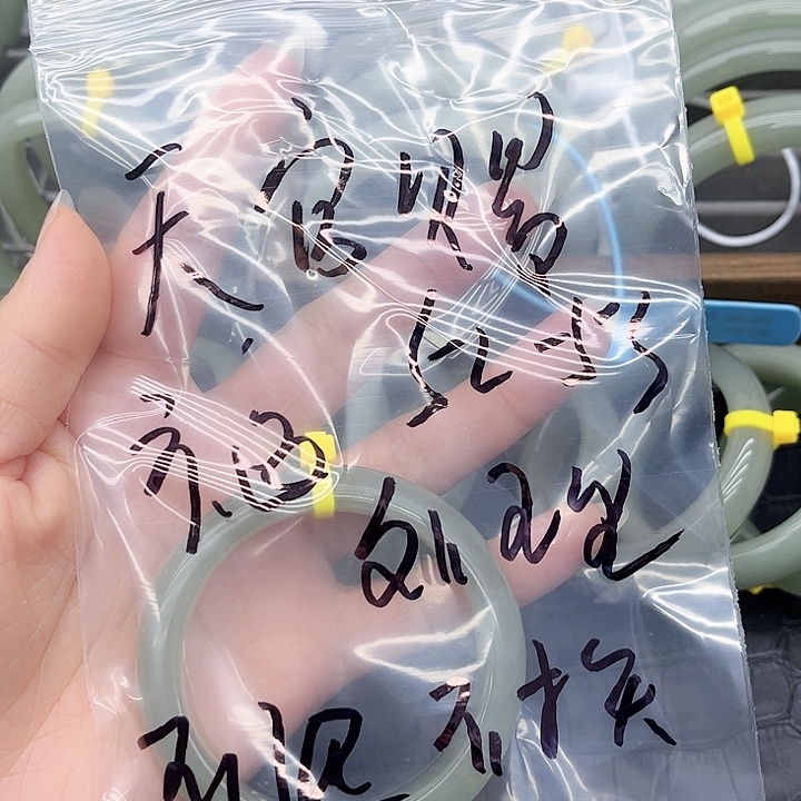 石英质玉未镶嵌手镯