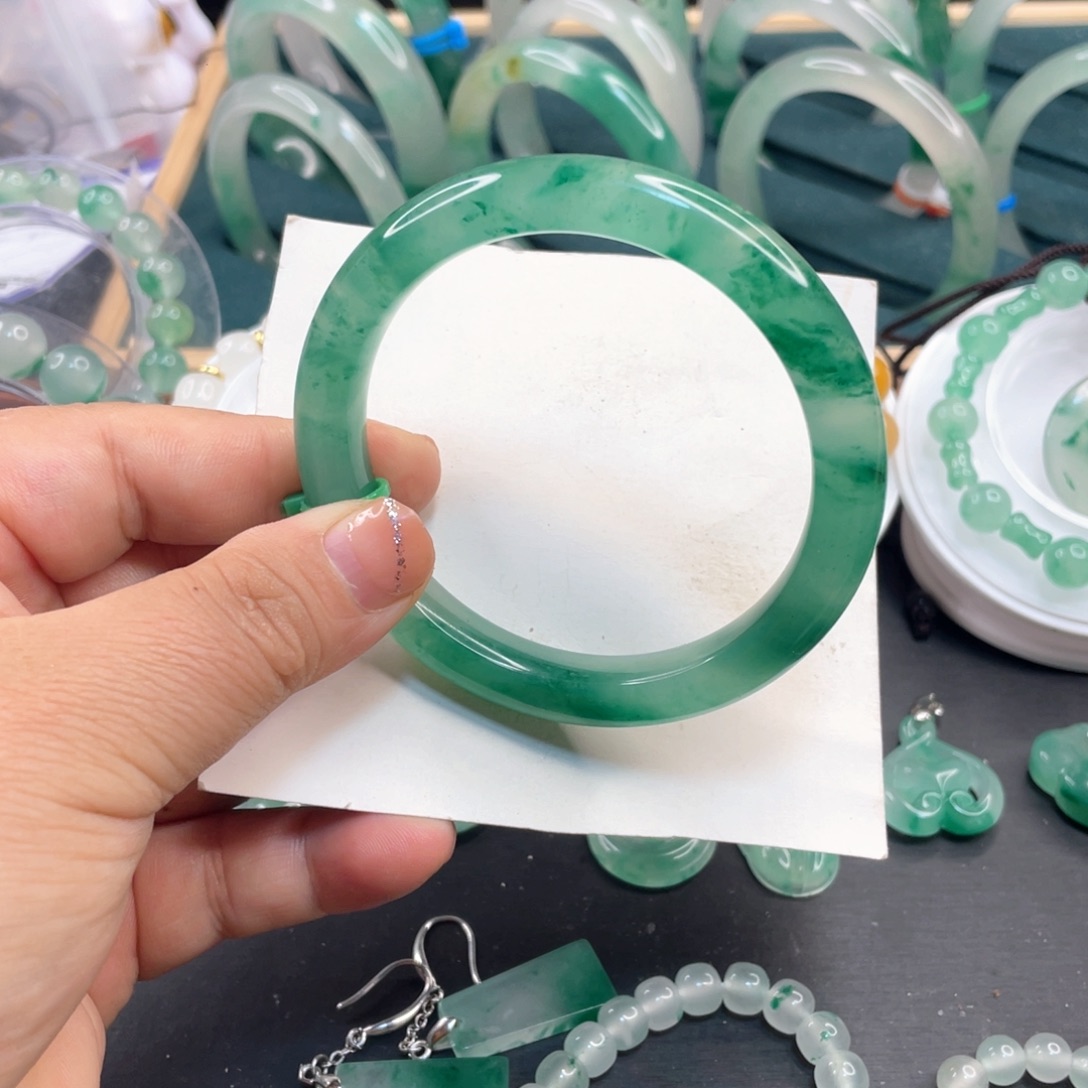 石英质玉未镶嵌手镯