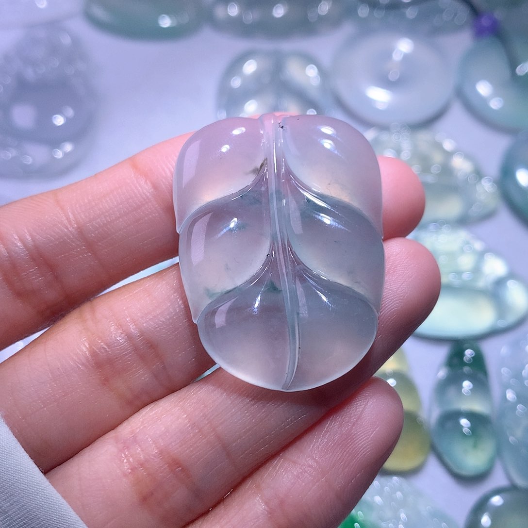 【闪购商品】翡翠颈饰未镶嵌叶子