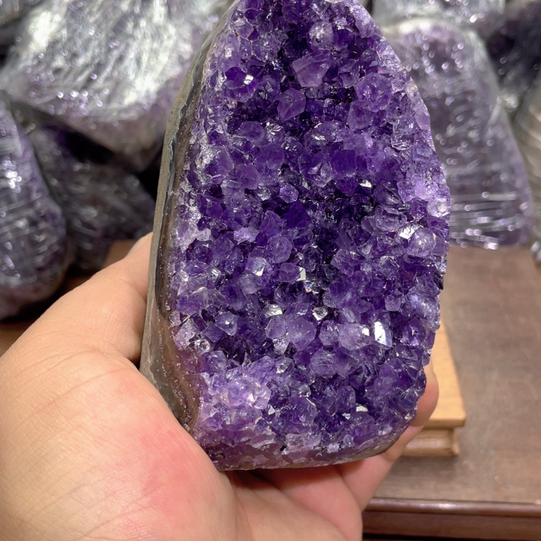 未镶嵌水晶大型摆件（非配饰）