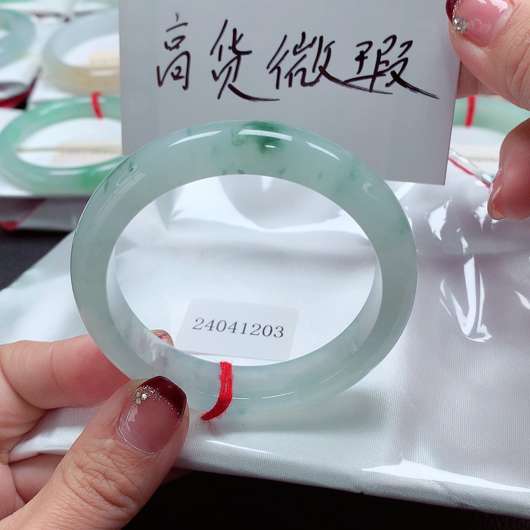 翡翠手镯未镶嵌天然A货翡翠