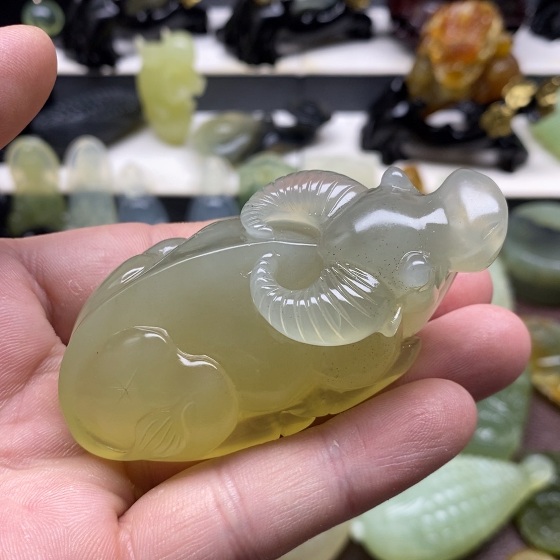 岫玉牛手把未镶嵌