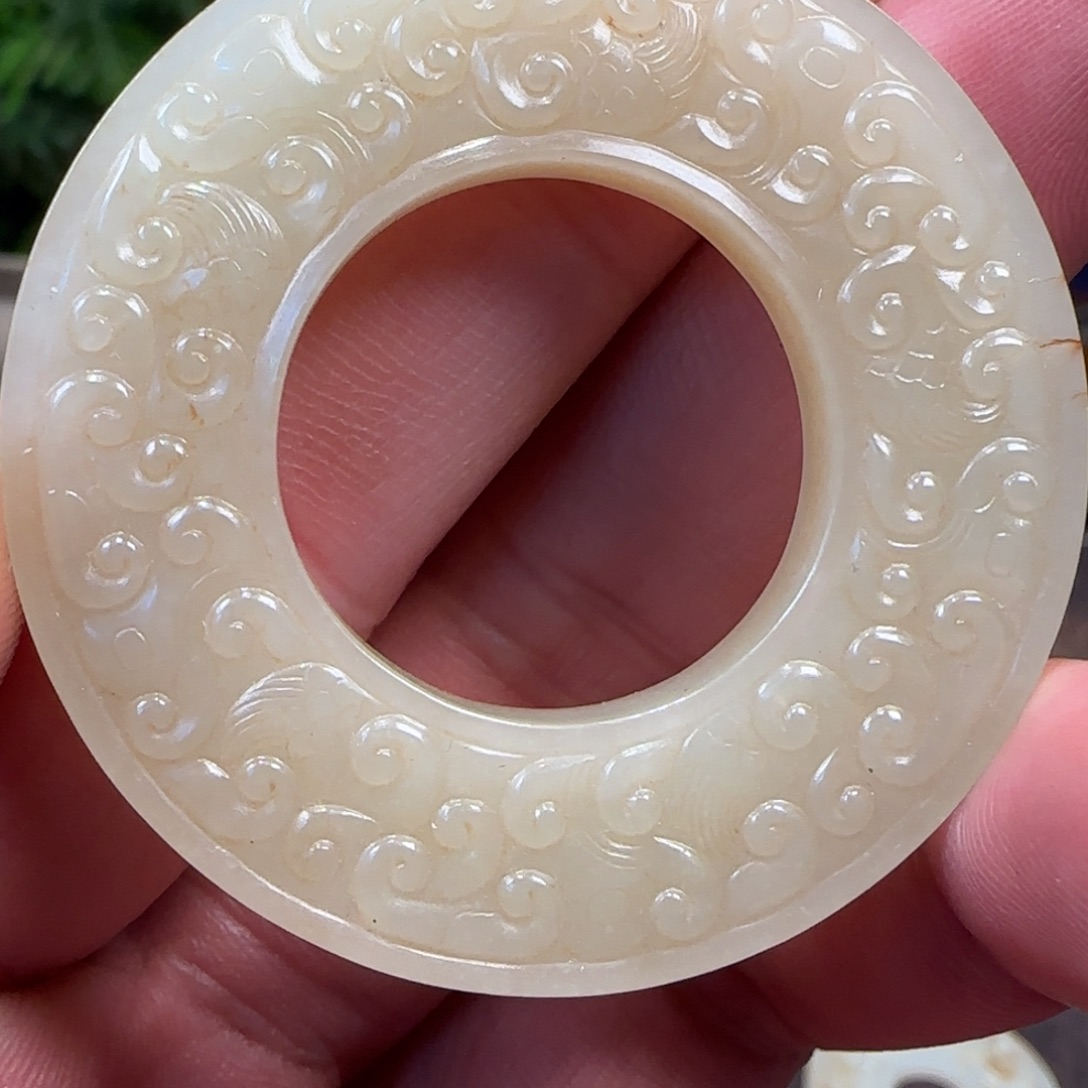 挖***机和田玉（糖玉）未镶嵌挂件