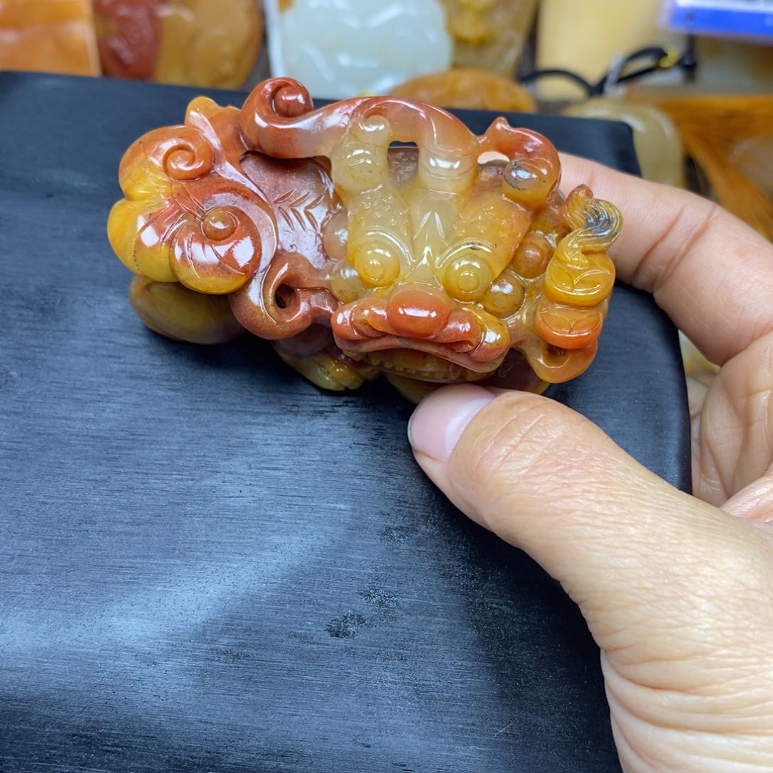 石英质玉（黄龙玉）颈饰未镶嵌