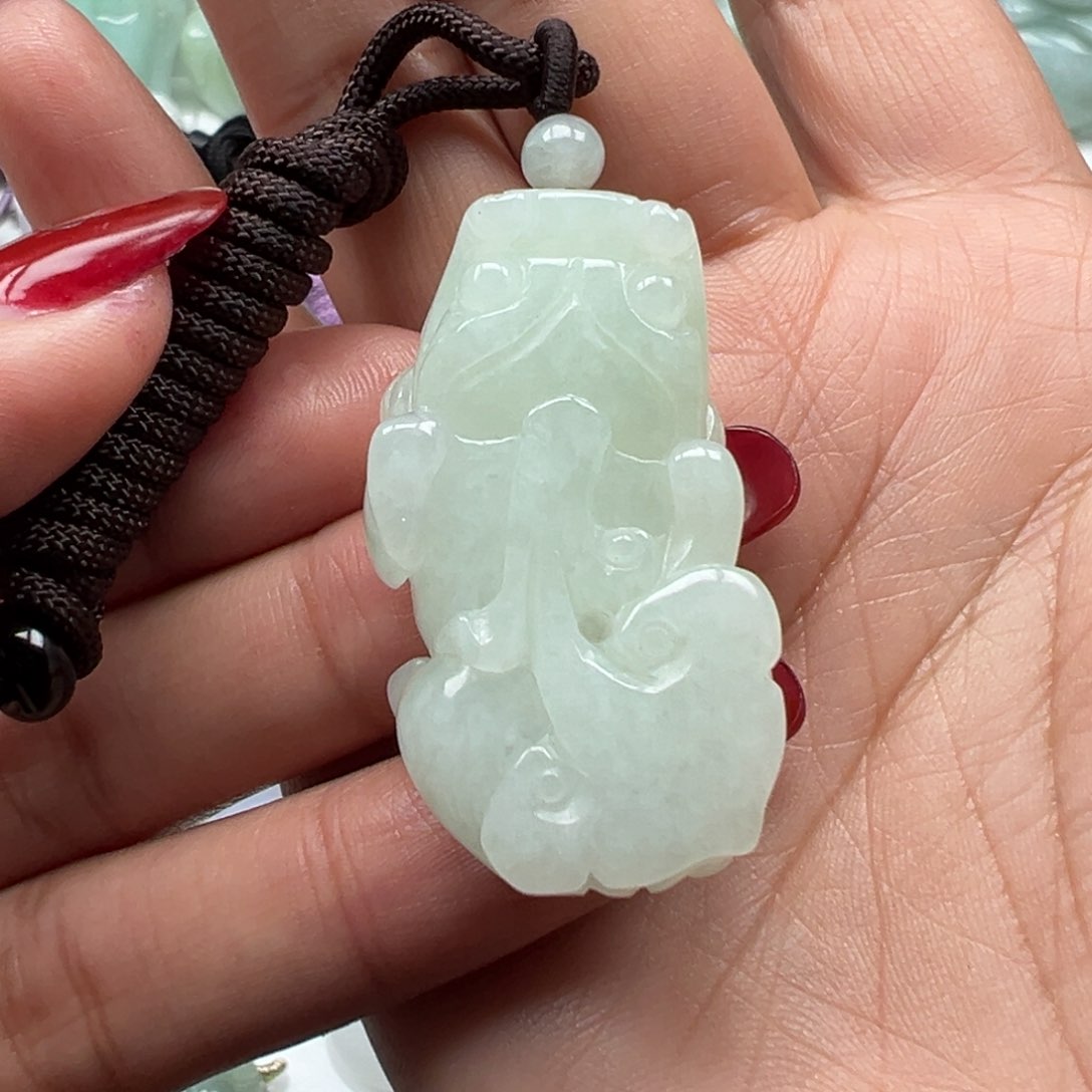 翡翠颈饰未镶嵌貔貅