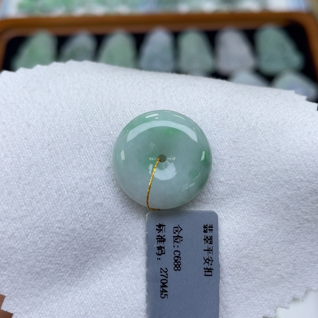 颈饰未镶嵌翡翠平安扣