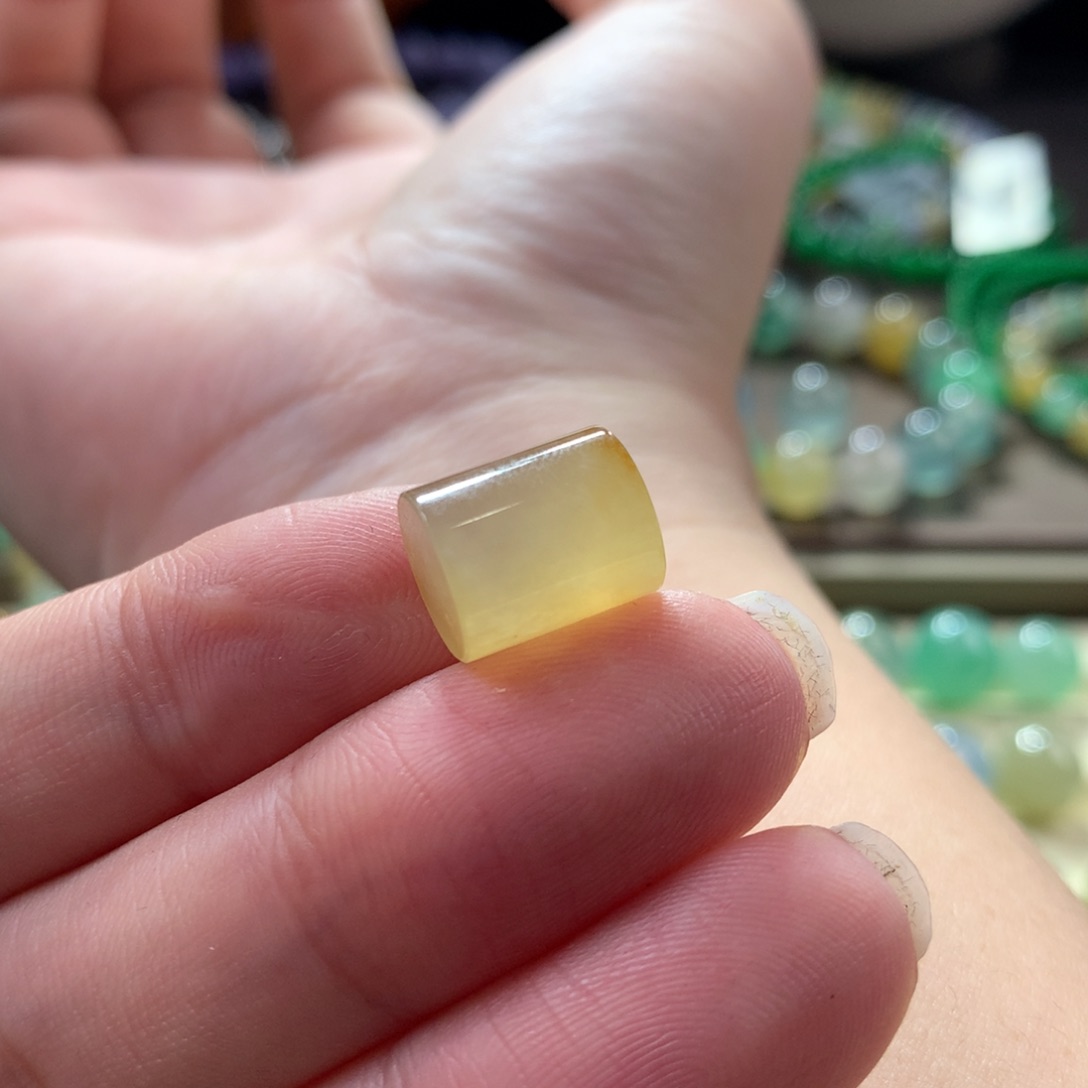 翡翠颈饰未镶嵌翡翠高冰冰黄翡桶珠卡9～11+