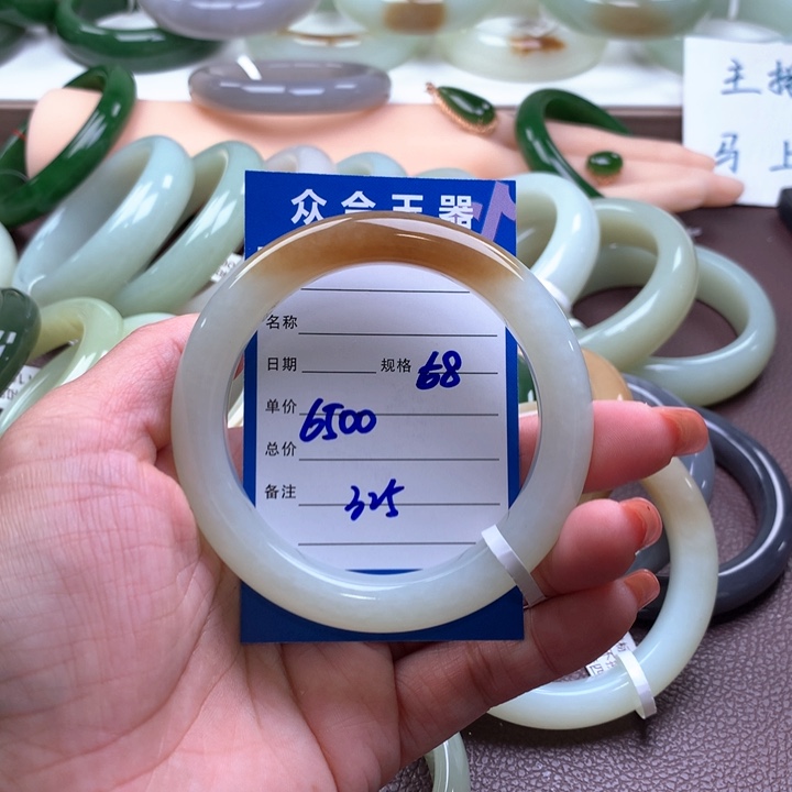 和田玉手镯未镶嵌俯**河