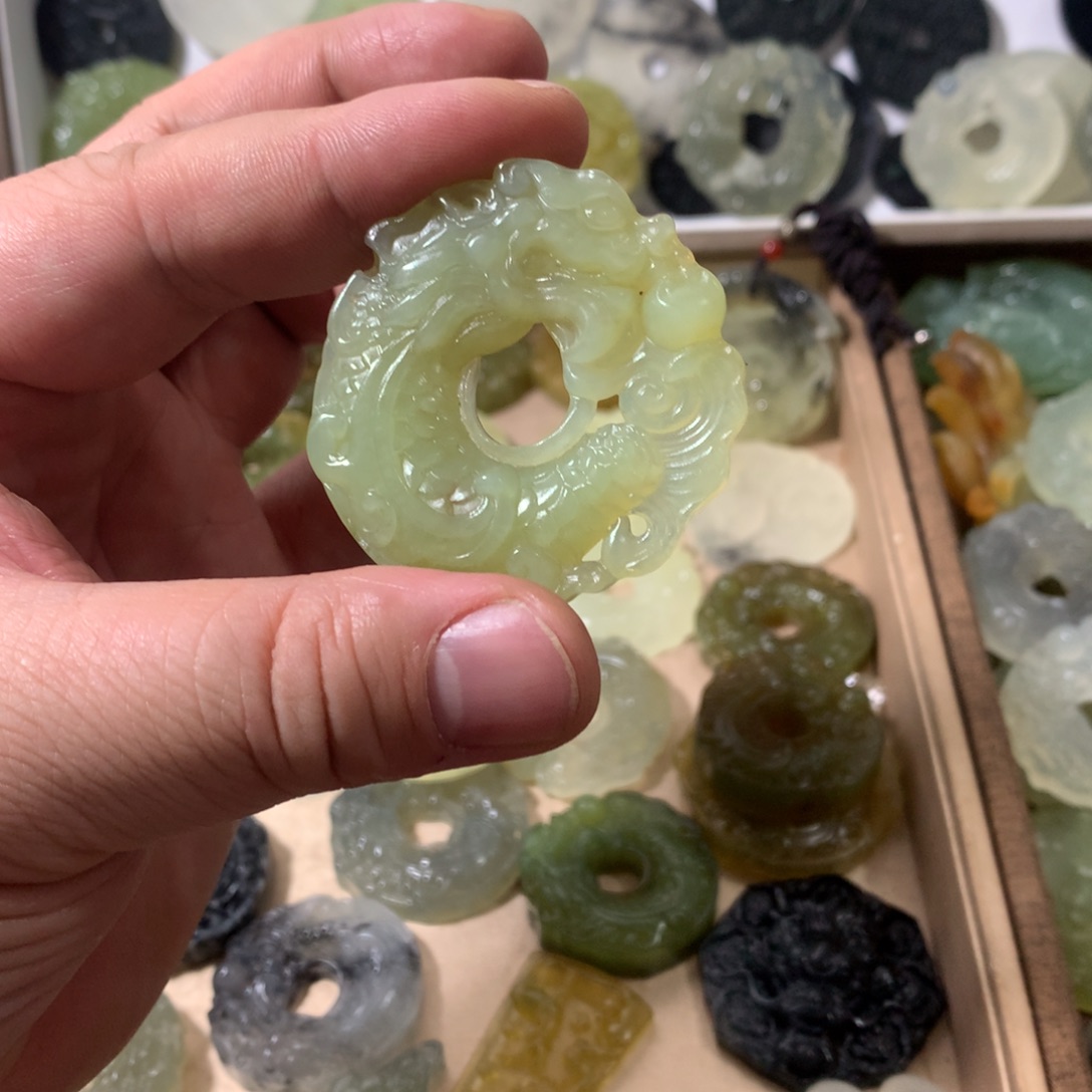 【闪购商品】蛇纹石玉颈饰未镶嵌