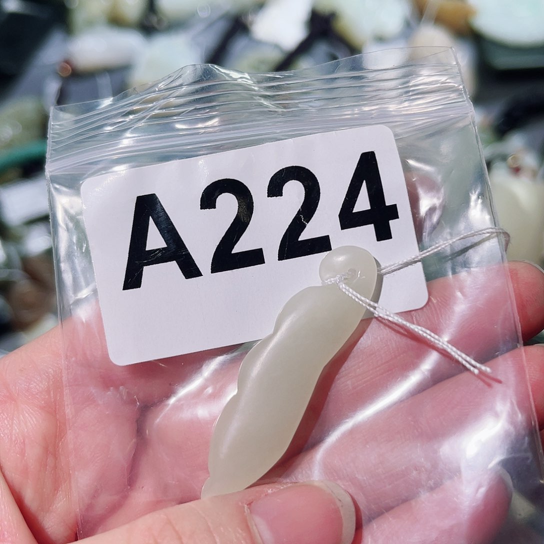 和田玉（糖玉）颈饰未镶嵌