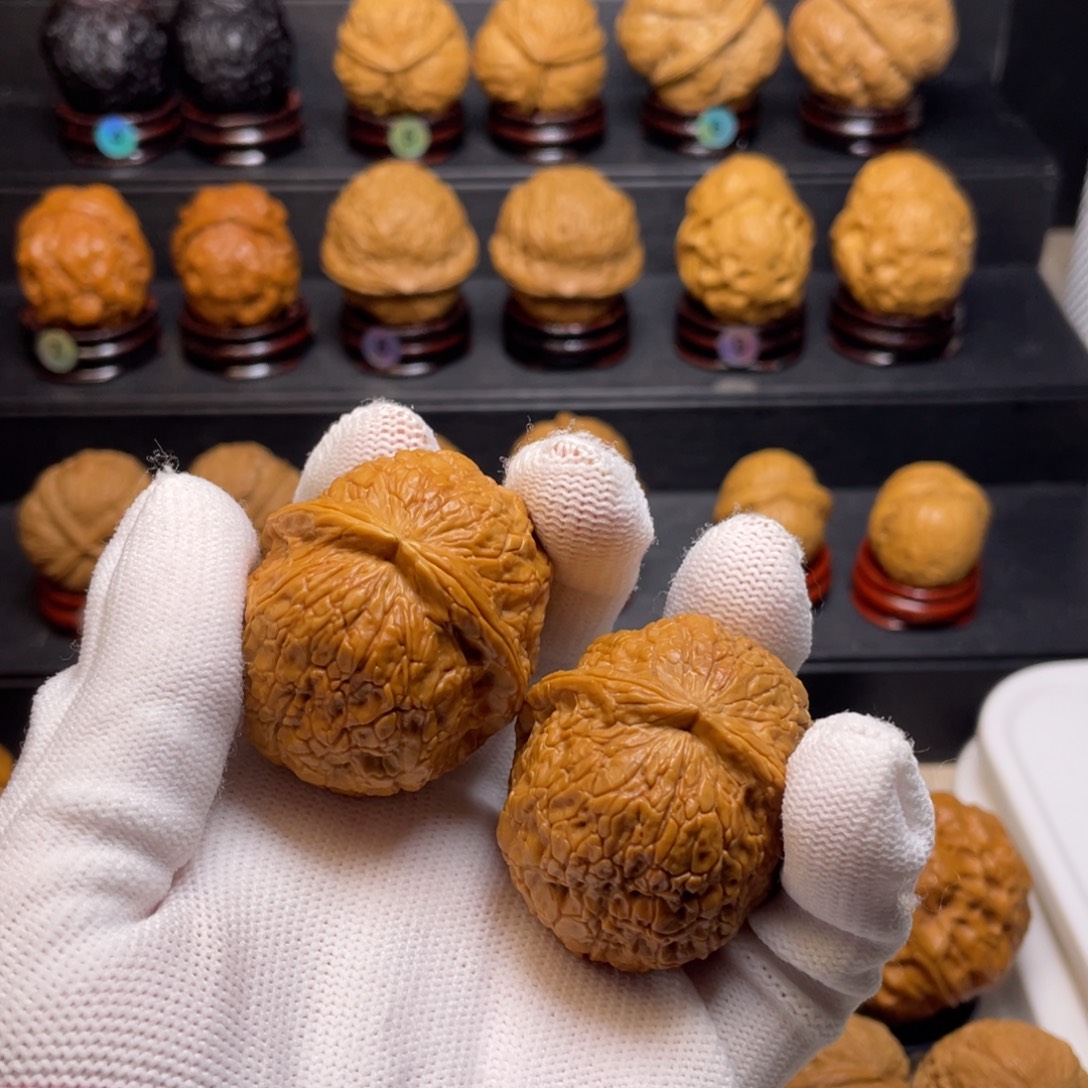 文玩核桃吊坠A6金丝绣球