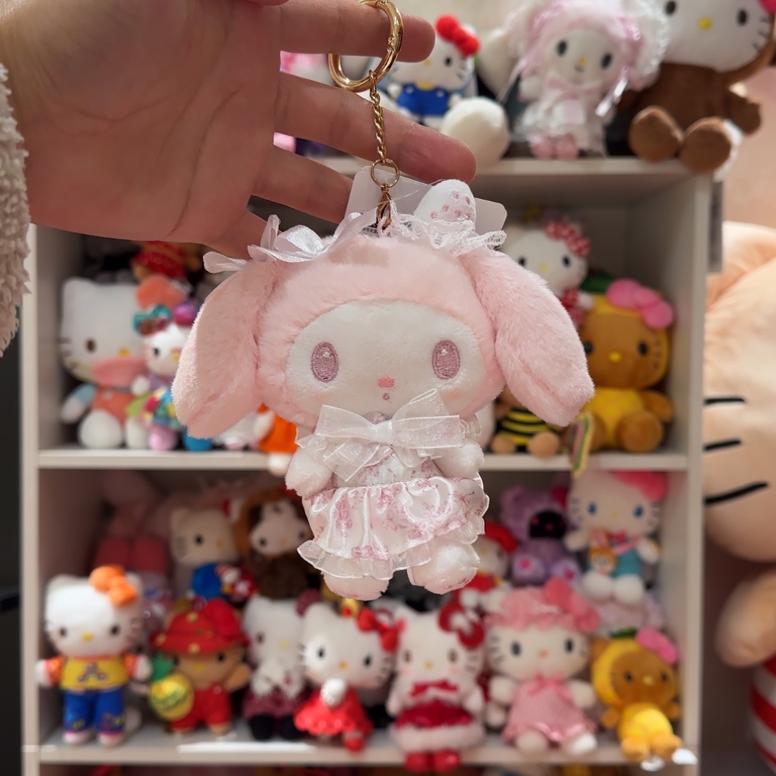 毛绒白草莓美乐蒂挂件