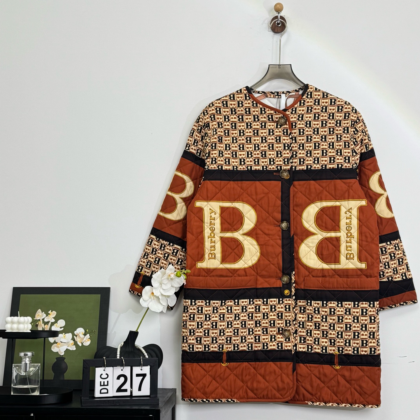 99新 BURBERRY/博柏利 秀款满印字母logo棉服外套 M码 