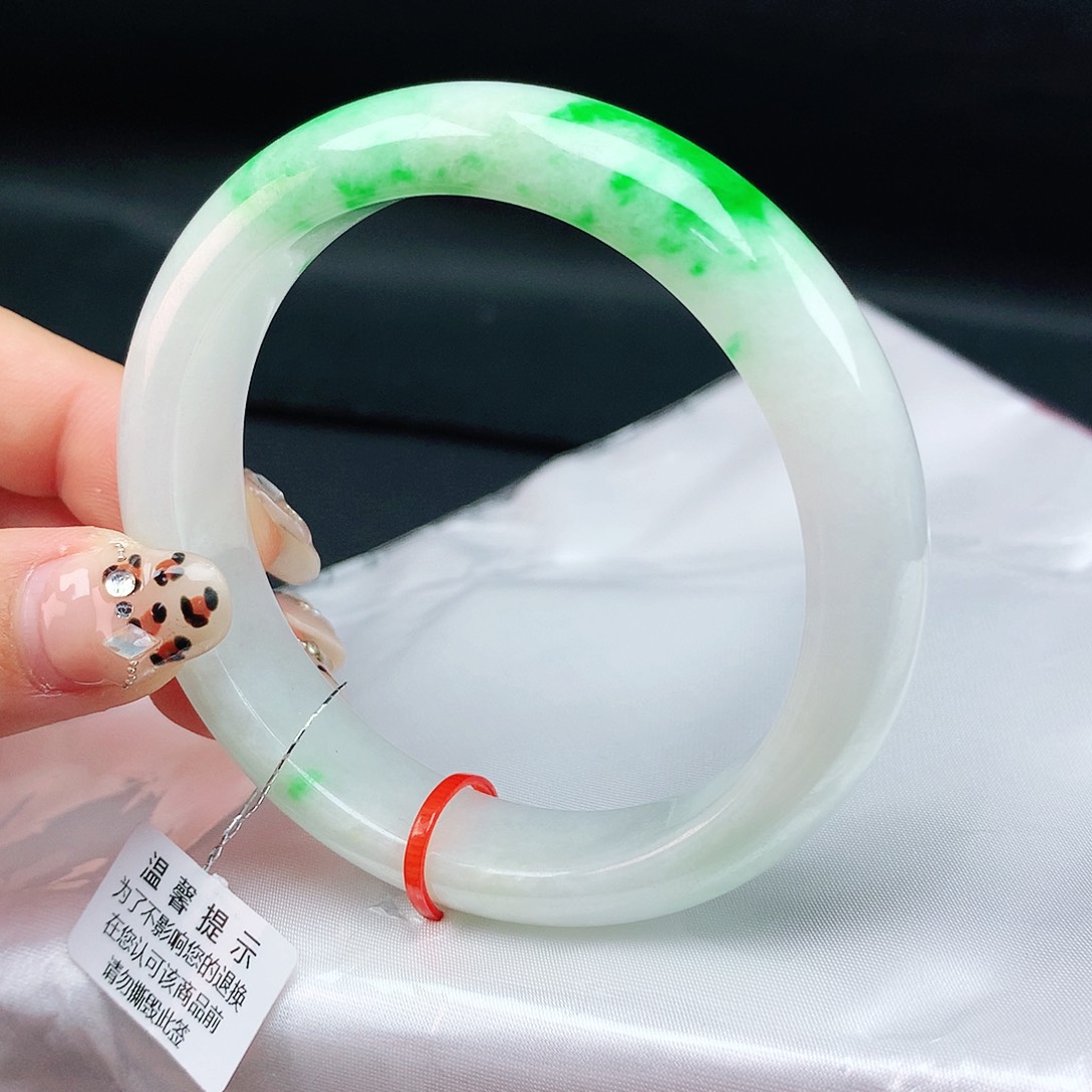 翡翠手镯未镶嵌56圈