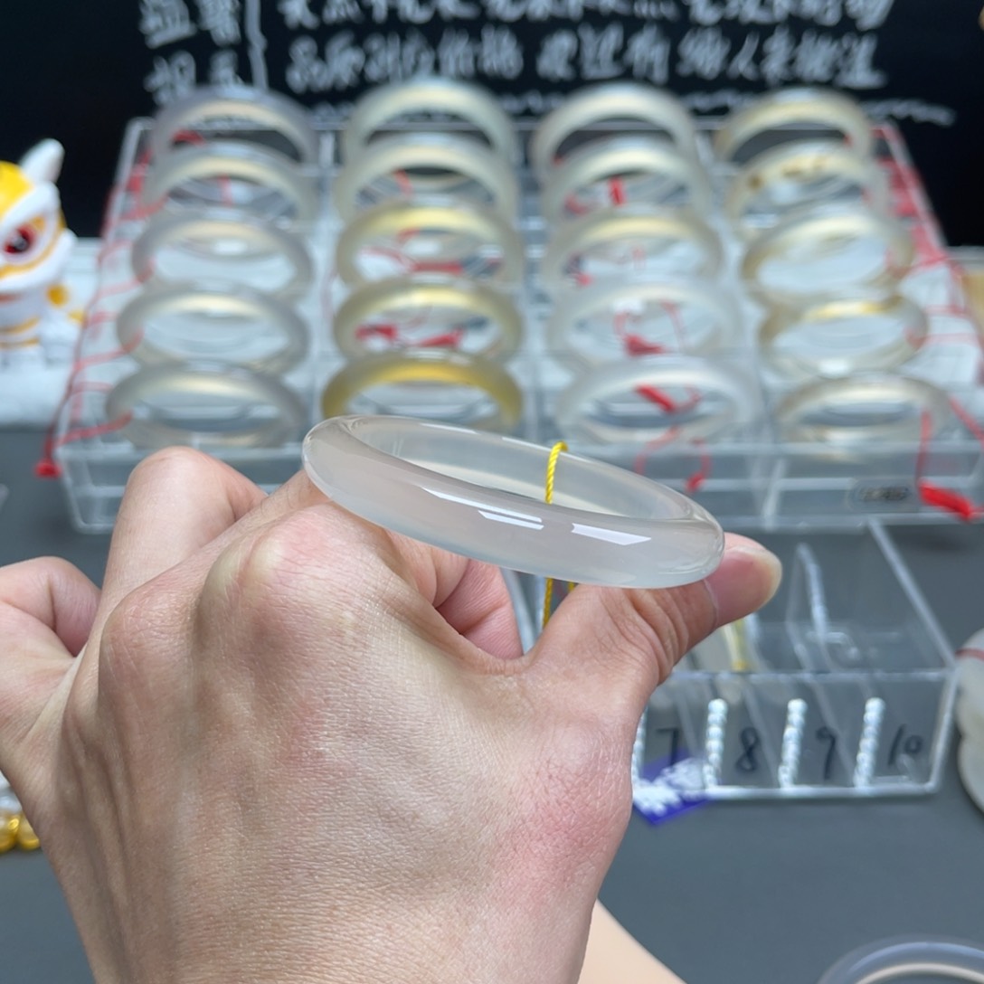 玛瑙/玉髓手镯未镶嵌缺*氧