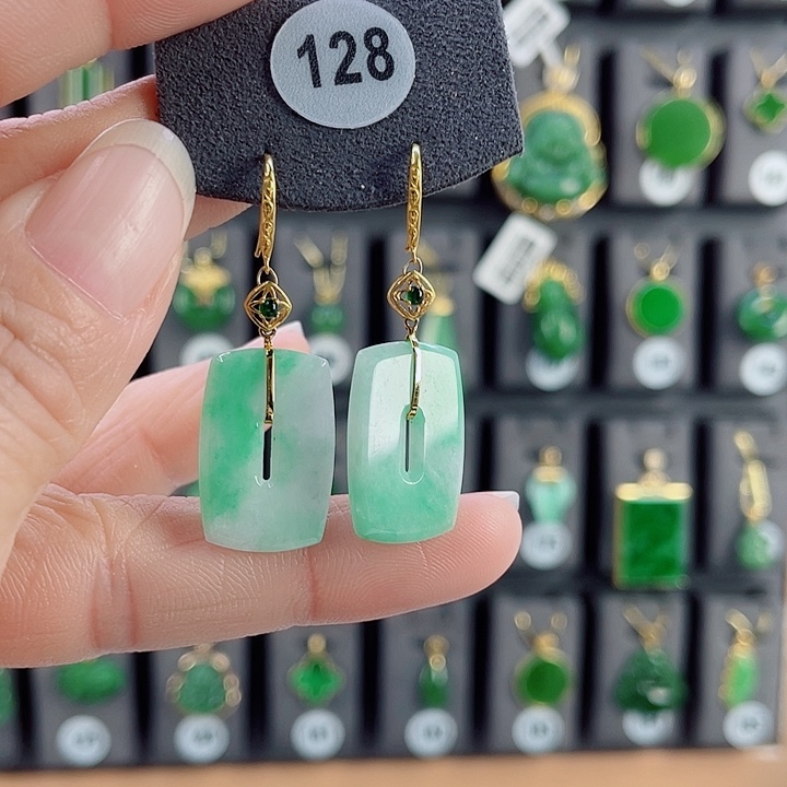 18K金镶嵌翡翠耳饰