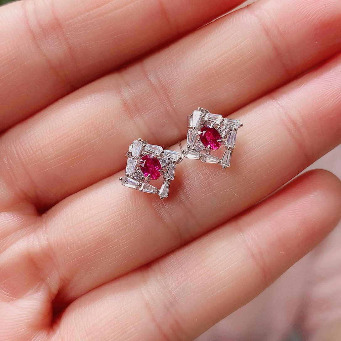 银S925镶嵌耳饰红宝石m****琼