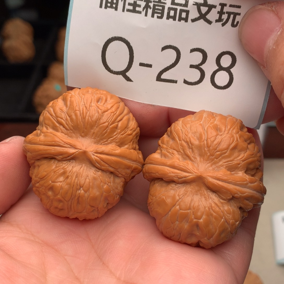 文玩核桃把件40元宝………..