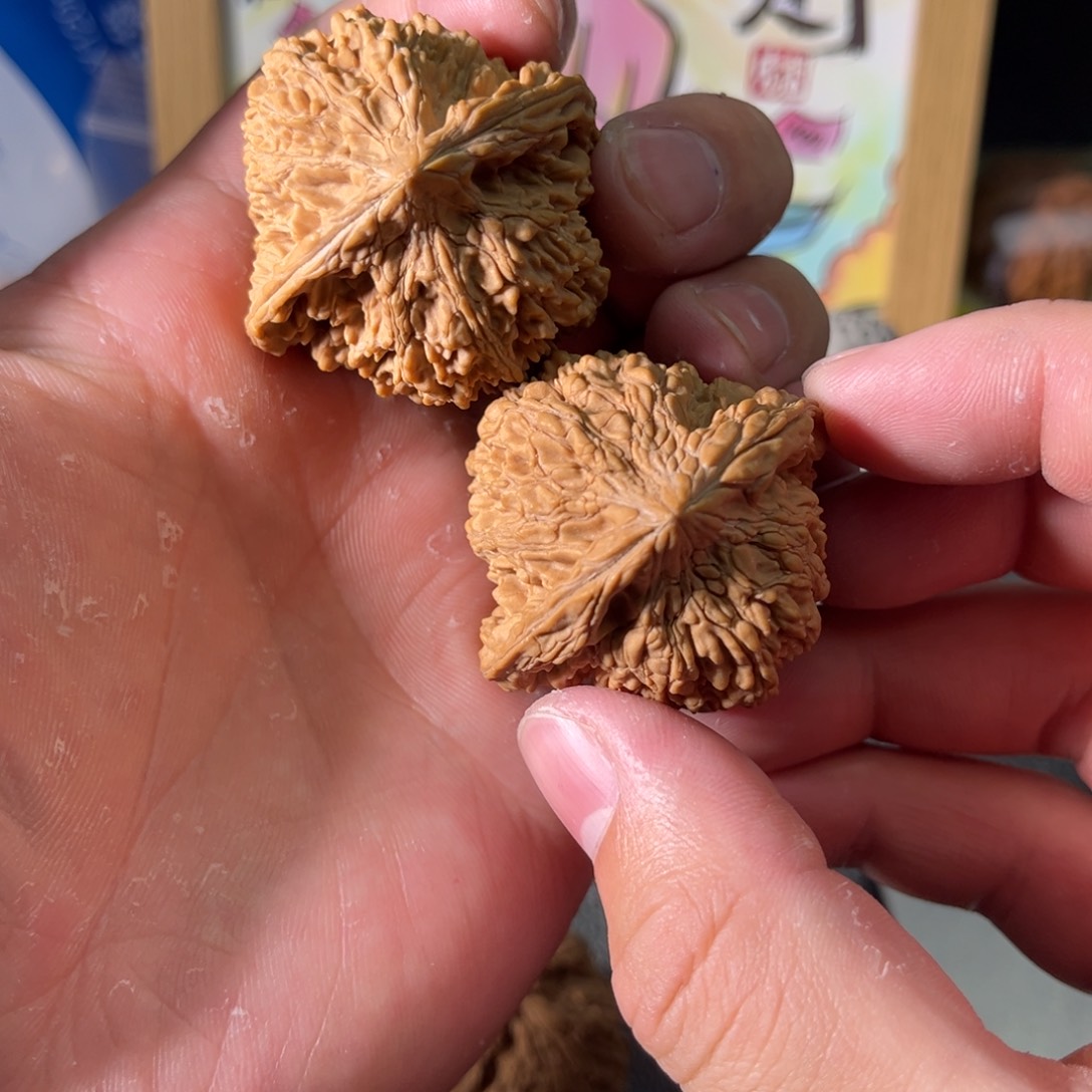 文玩核桃吊坠超****南疆