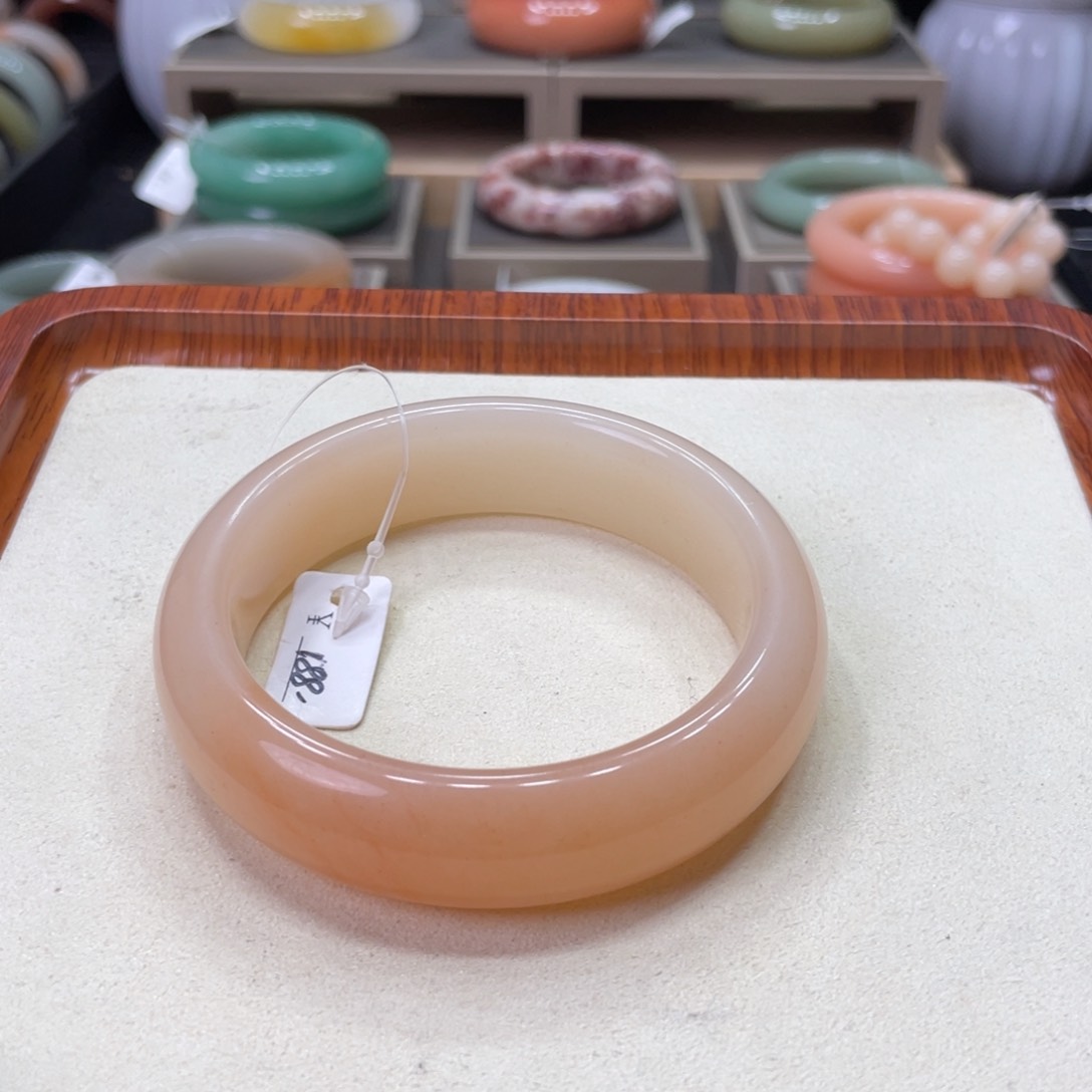 未镶嵌手镯石英质玉三*