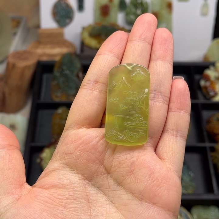 蛇纹石玉未镶嵌颈饰