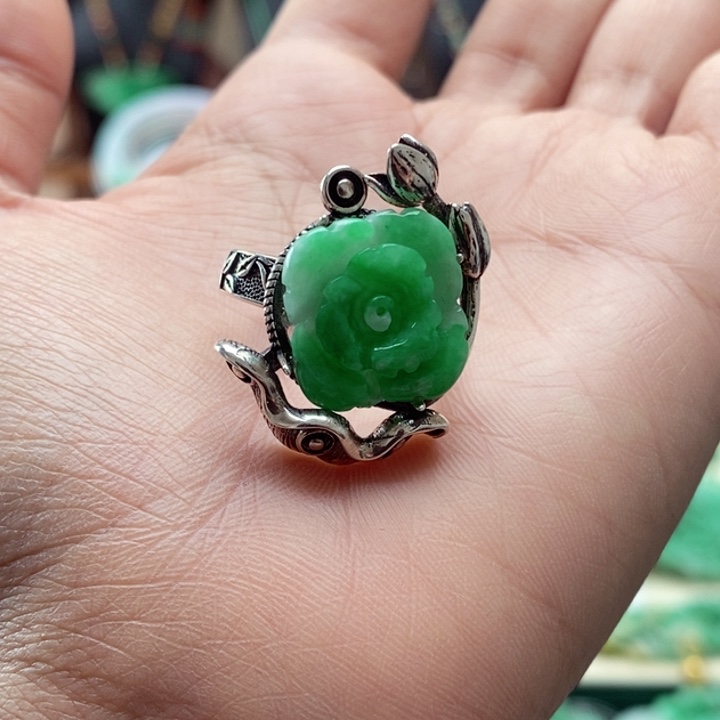 翡翠戒指银S925镶嵌翡翠戒指
