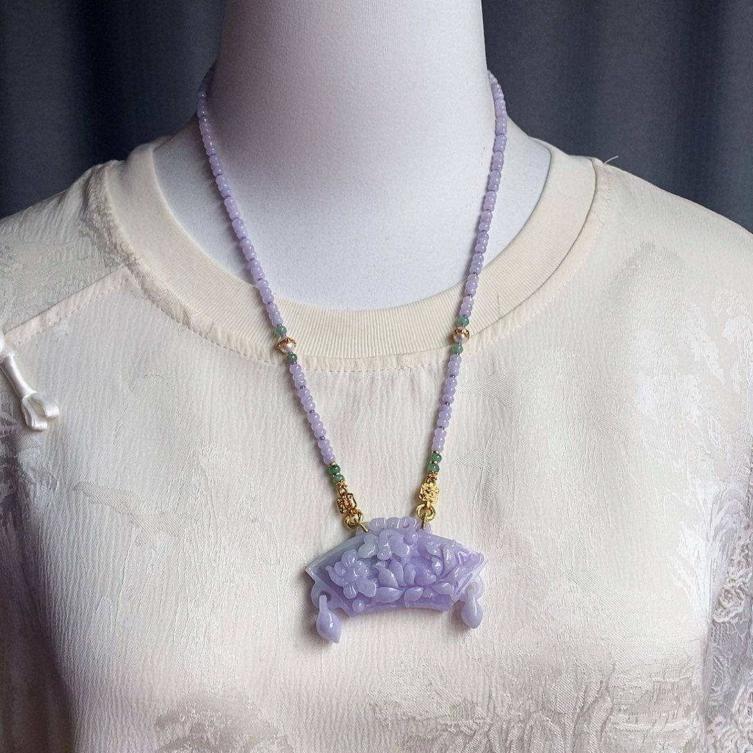 翡翠未镶嵌吊坠(赠链)