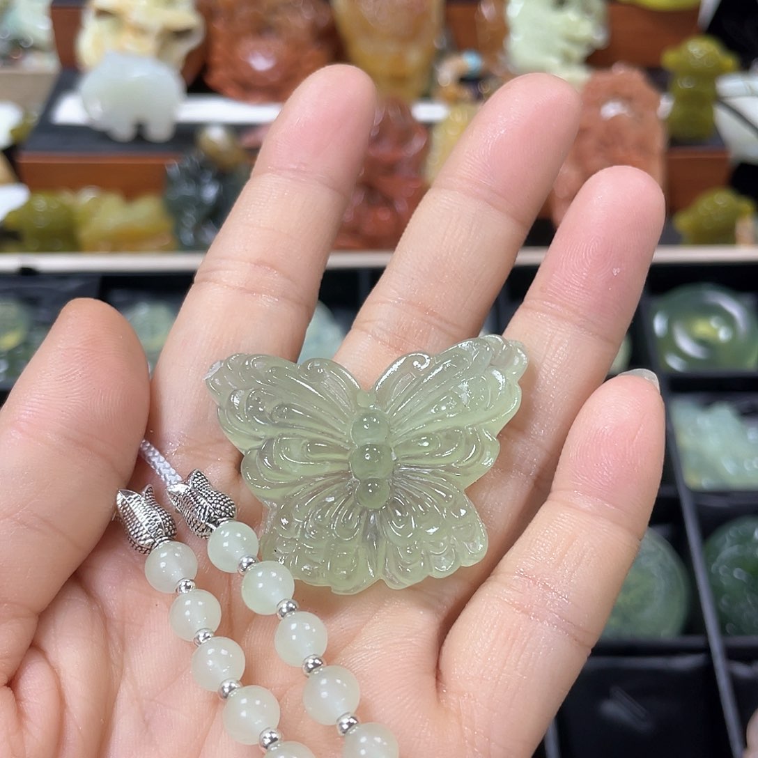 蛇纹石玉颈饰未镶嵌