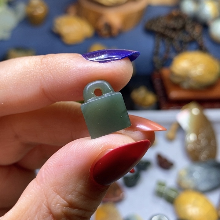 岫岩河磨玉（透闪石质玉）锁未镶嵌