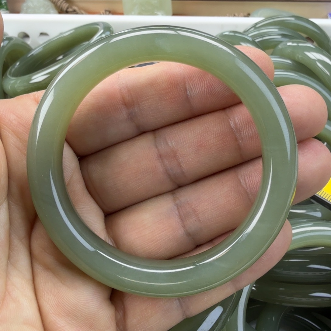 和田玉（糖玉）未镶嵌手镯