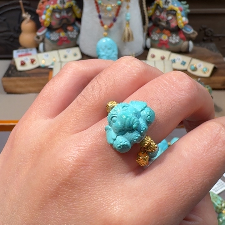 绿松石18K金镶嵌戒指大耳朵象神