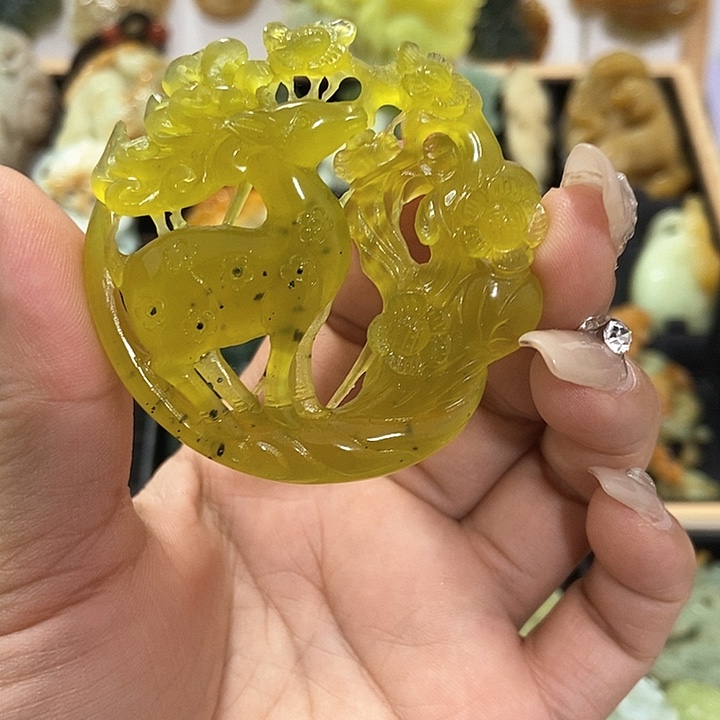 蛇纹石玉挂件未镶嵌