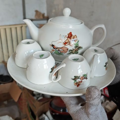 库存微瑕多孔茶壶一套容量800